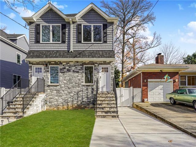  3 BR,  3.00 BTH &nbsp;Single family style home in Westerleigh