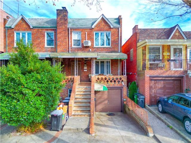  6 BR,  0.00 BTH &nbsp;Multi-family style home in Sheepshead Bay