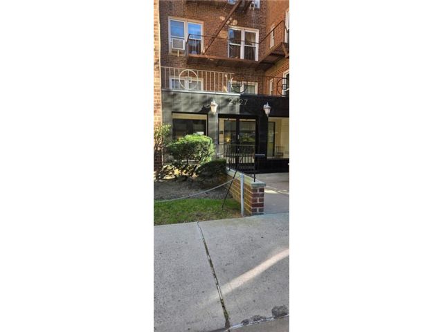  2 BR,  1.00 BTH &nbsp;Co-op style home in Sheepshead Bay