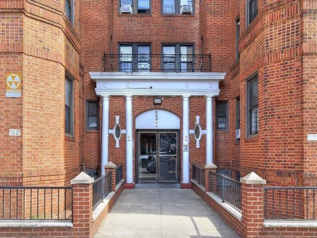  1 BR,  1.00 BTH &nbsp;Co-op style home in Midwood