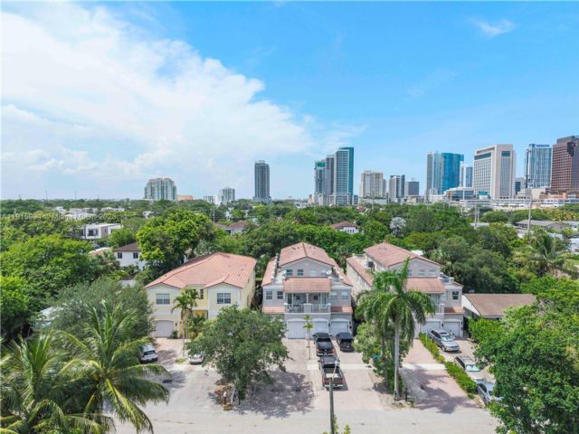  6 BR,  5.00 BTH &nbsp; style home in Fort Lauderdale