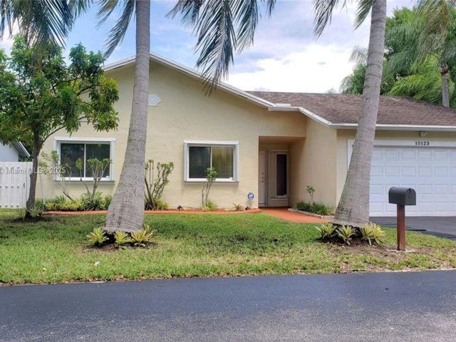  3 BR,  2.00 BTH &nbsp; style home in Crossings