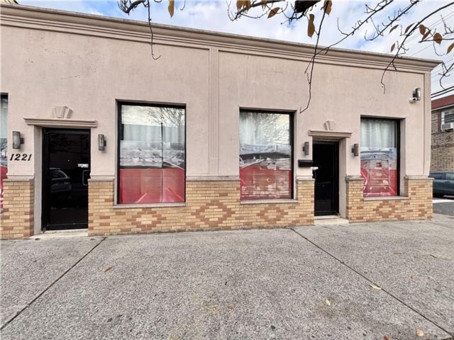 Studio,  0.00 BTH &nbsp;Commercial style home in Rosebank