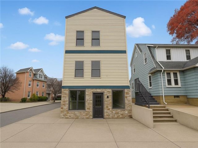 Studio,  0.00 BTH &nbsp;Mixed use style home in Westerleigh