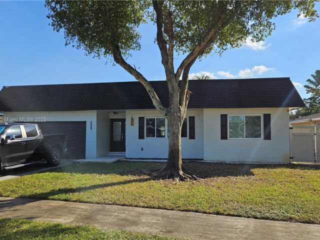  4 BR,  2.00 BTH &nbsp; style home in Davie