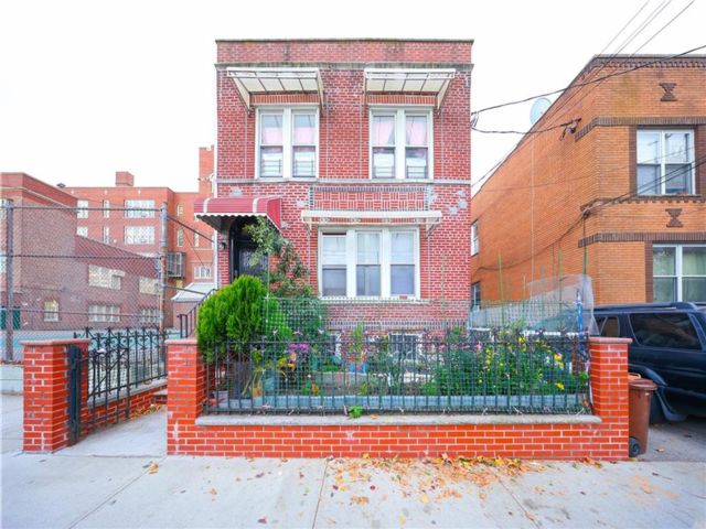 11 BR,  5.00 BTH &nbsp;Multi-family style home in Bensonhurst