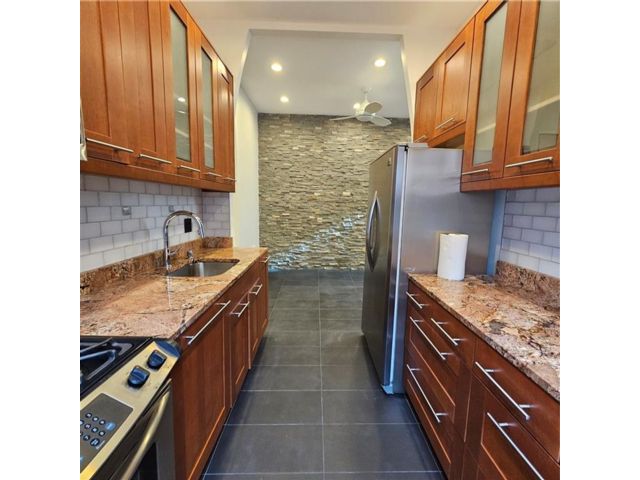  3 BR,  1.00 BTH &nbsp;Multi-family style home in Midwood