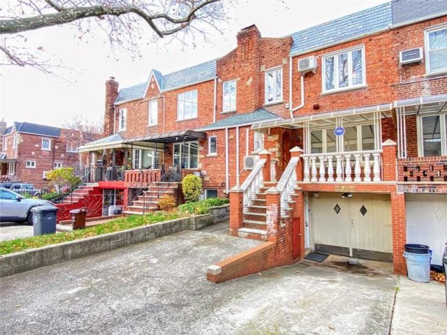  3 BR,  3.00 BTH &nbsp;Single family style home in Sheepshead Bay