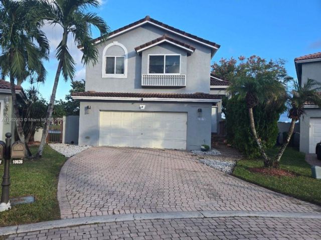  4 BR,  3.00 BTH &nbsp; style home in Cooper City