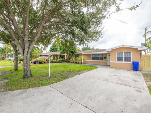  4 BR,  1.00 BTH &nbsp; style home in Cooper City