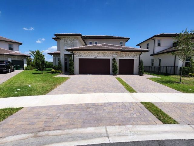  5 BR,  5.00 BTH &nbsp; style home in Cooper City