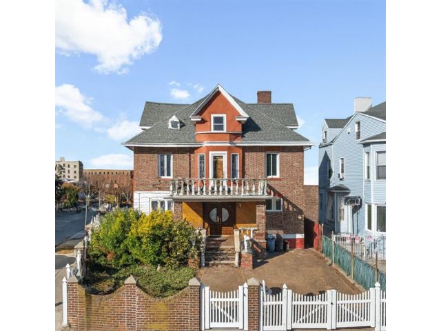  5 BR,  0.00 BTH &nbsp;Multi-family style home in Bay Ridge