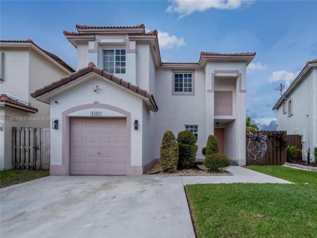  3 BR,  2.50 BTH &nbsp;2 story style home in Miami