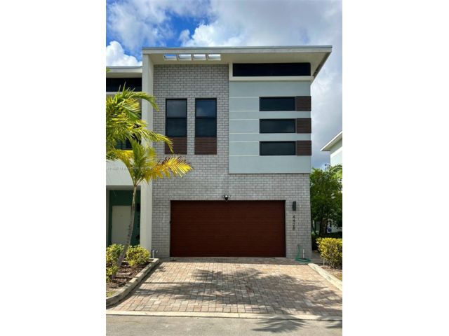  3 BR,  2.50 BTH &nbsp; style home in Plantation