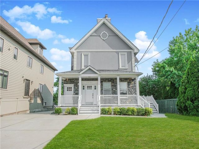  6 BR,  0.00 BTH &nbsp;Multi-family style home in Huguenot