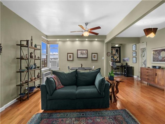  1 BR,  1.00 BTH &nbsp;Co-op style home in Bay Ridge