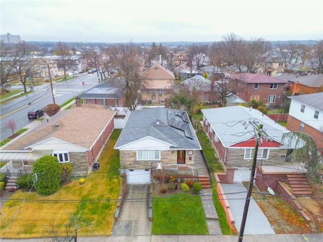  4 BR,  3.00 BTH &nbsp;Single family style home in Queens Village