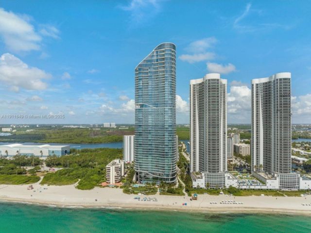  2 BR,  3.00 BTH &nbsp; style home in Aventura