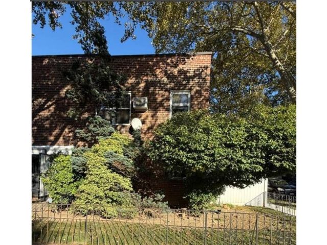 Studio,  0.00 BTH &nbsp;Multi-family style home in Flushing