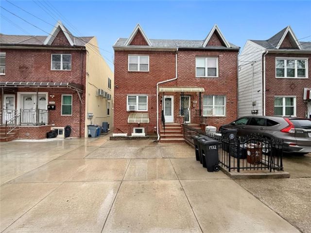 Studio,  0.00 BTH &nbsp;Multi-family style home in Gravesend