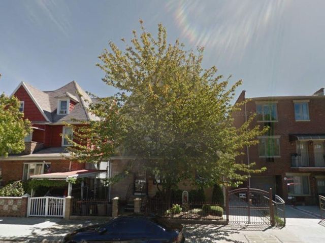  6 BR,  4.00 BTH &nbsp;Multi-family style home in Bensonhurst