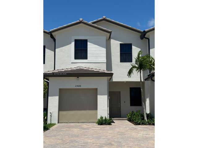  3 BR,  2.50 BTH &nbsp;Townhouse style home in Miami