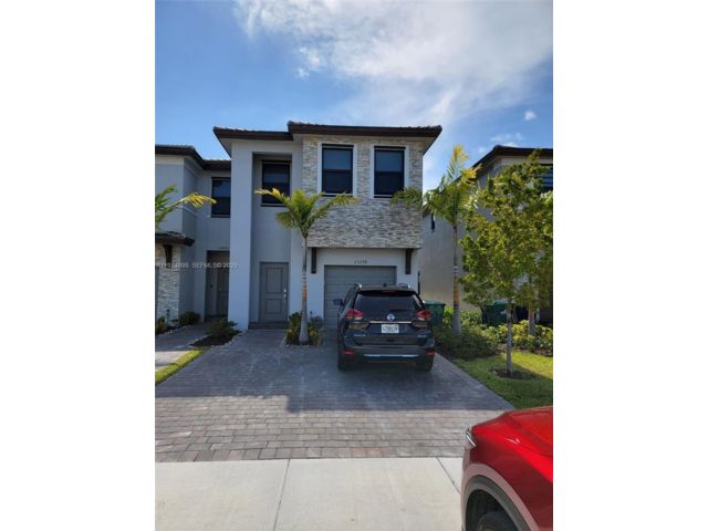  4 BR,  3.50 BTH &nbsp; style home in Homestead