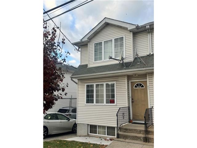  3 BR,  4.00 BTH &nbsp;Single family style home in Port Richmond