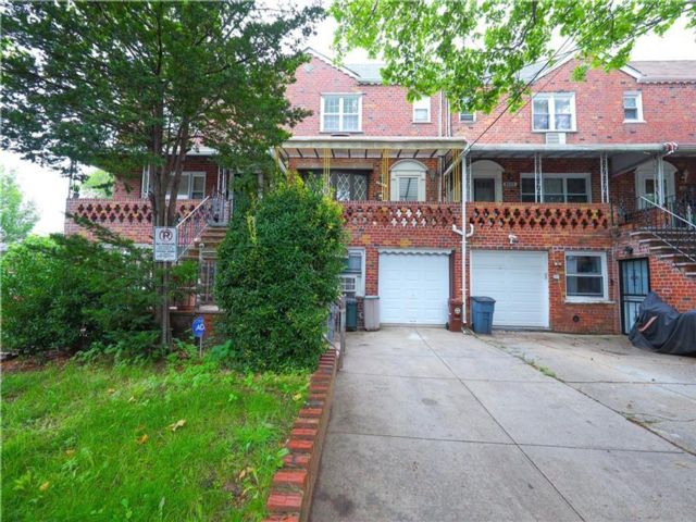  4 BR,  4.00 BTH &nbsp;Multi-family style home in Flatlands