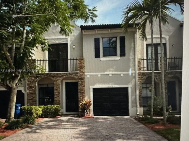  4 BR,  3.50 BTH &nbsp;Townhouse style home in Homestead