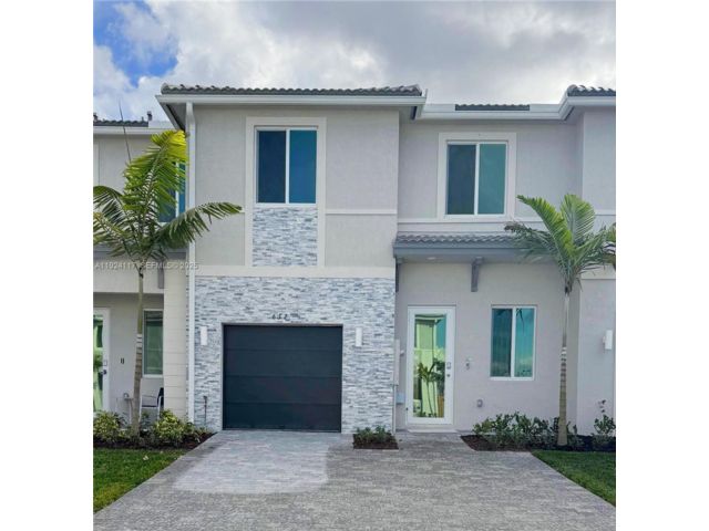  4 BR,  3.50 BTH &nbsp;Townhouse style home in Homestead