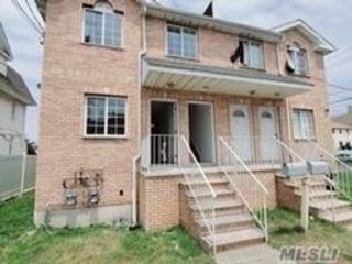  6 BR,  4.00 BTH &nbsp;Multi-family style home in Arverne