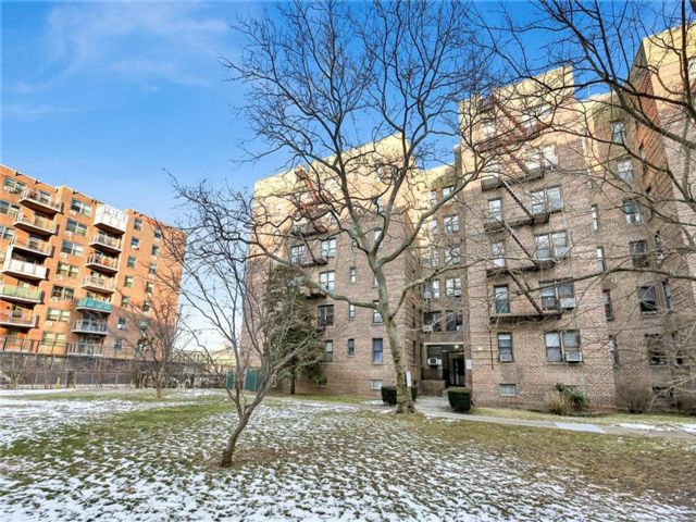  2 BR,  1.00 BTH &nbsp;Co-op style home in Sheepshead Bay