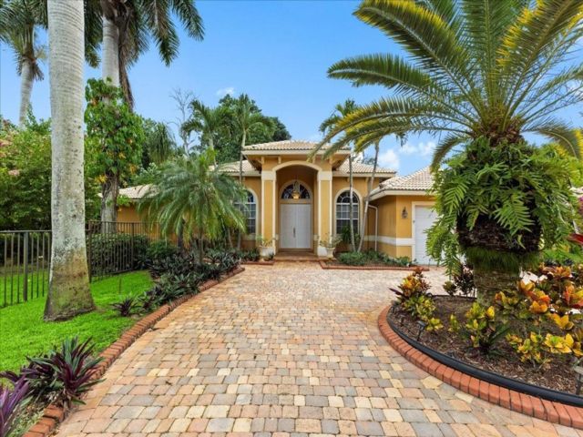  5 BR,  3.00 BTH &nbsp; style home in Davie