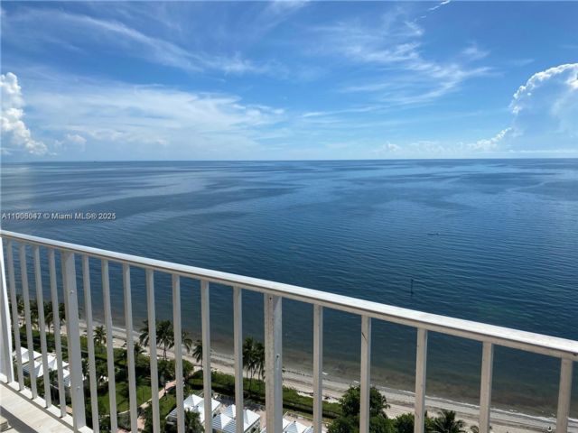  3 BR,  2.00 BTH &nbsp; style home in Key Biscayne