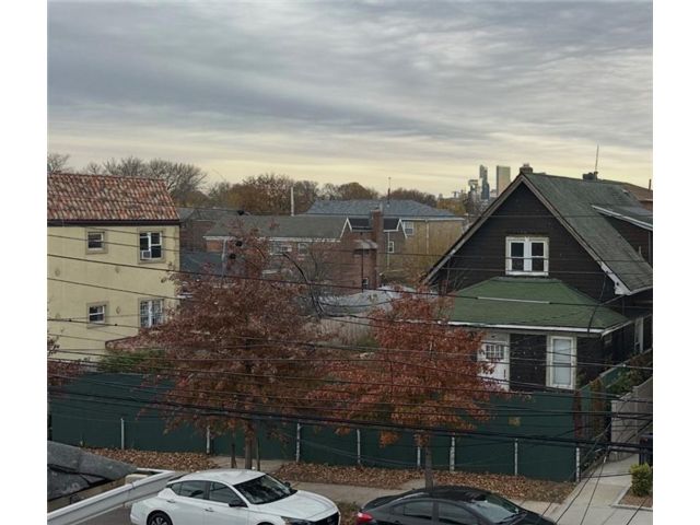  5 BR,  3.00 BTH &nbsp;Multi-family style home in East Elmhurst