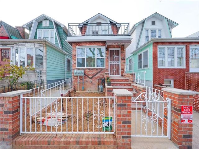  5 BR,  3.00 BTH &nbsp;Multi-family style home in Bensonhurst