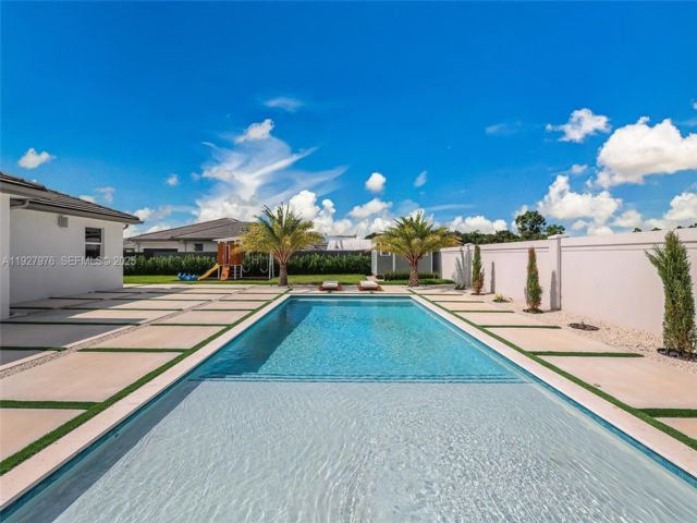  3 BR,  2.50 BTH &nbsp; style home in Homestead