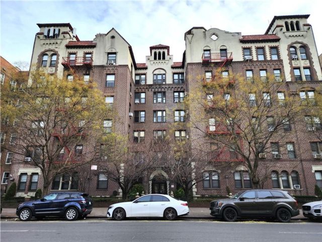  1 BR,  1.00 BTH &nbsp;Co-op style home in Bensonhurst