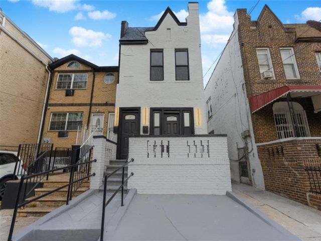  9 BR,  3.00 BTH &nbsp;Multi-family style home in East Flatbush