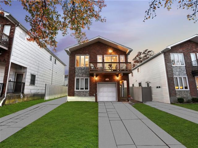  4 BR,  3.00 BTH &nbsp;Multi-family style home in Princess Bay