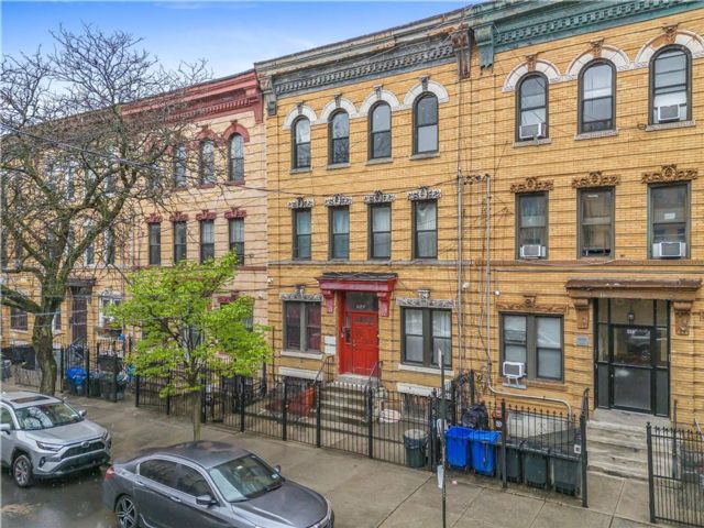 Studio,  0.00 BTH &nbsp;Multi-family style home in Bushwick