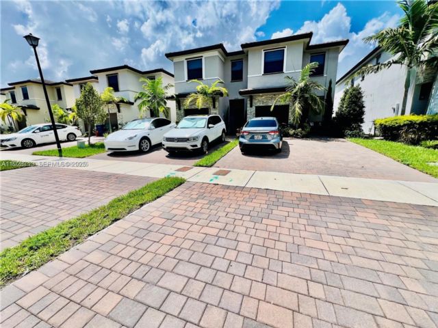  3 BR,  2.50 BTH &nbsp;Townhouse style home in Homestead