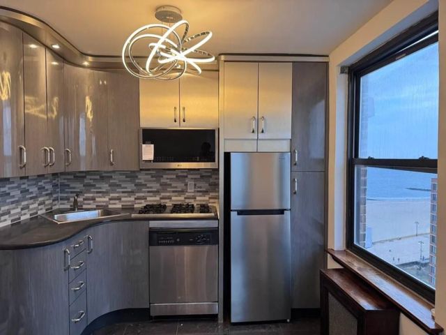 Studio,  1.00 BTH &nbsp;Co-op style home in Brighton Beach