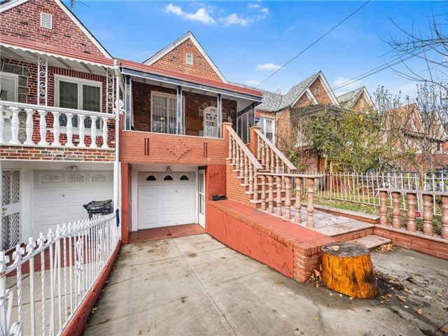  3 BR,  2.00 BTH &nbsp;Single family style home in East Flatbush