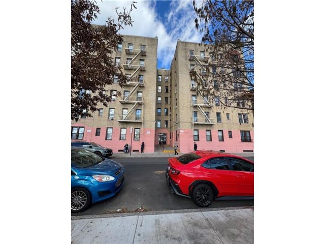  1 BR,  1.00 BTH &nbsp;Co-op style home in Brighton Beach