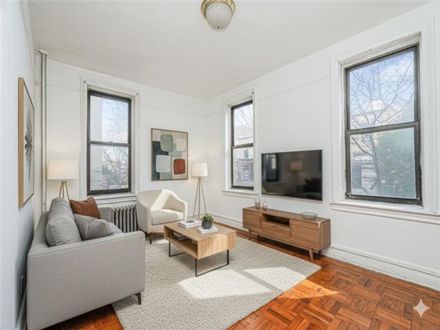  1 BR,  1.00 BTH &nbsp;Co-op style home in Bay Ridge