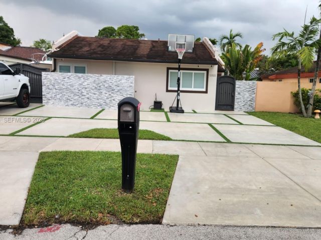  4 BR,  2.00 BTH &nbsp; style home in Miami