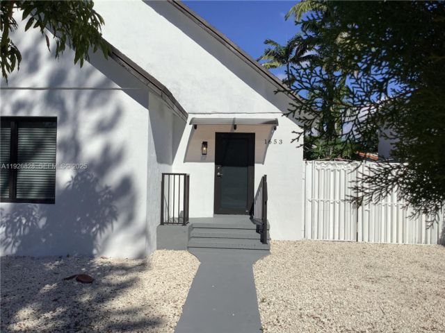  2 BR,  2.00 BTH &nbsp; style home in Miami