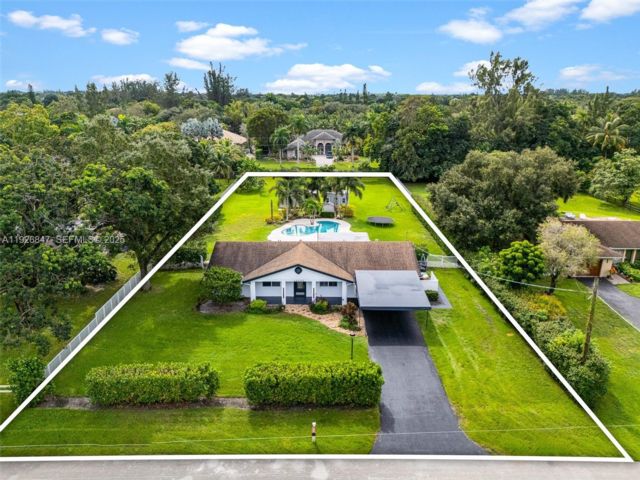  3 BR,  2.00 BTH &nbsp; style home in Davie